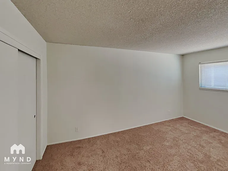870 Burbank Dr #5 — Photo 11