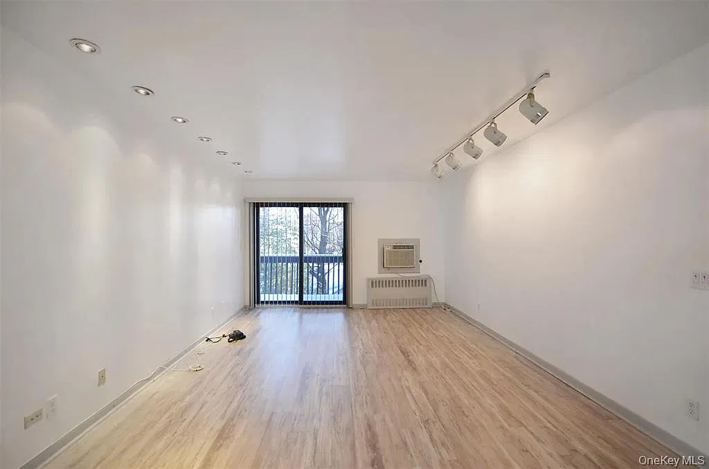 1 bed, 790 sqft, $2,300 — Photo 2