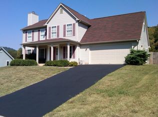 3211 Cedarmeade Dr, Roanoke, VA 24014