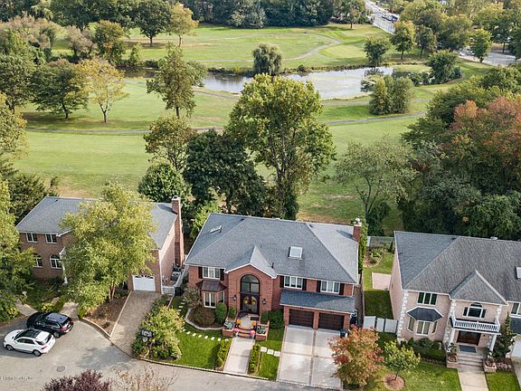 3rd image of 85 Greenway Dr