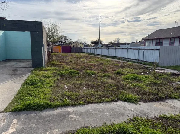 2327 Arts St, New Orleans, LA 70117