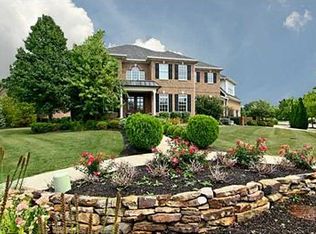 7668 Saint Lawrence Ct, Zionsville, IN 46077