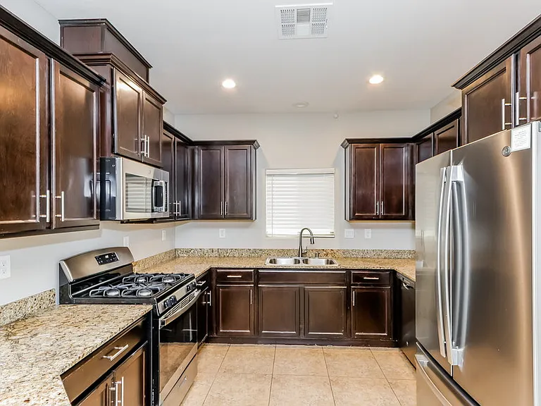 9623 Vega Carpio Ave — Photo 8