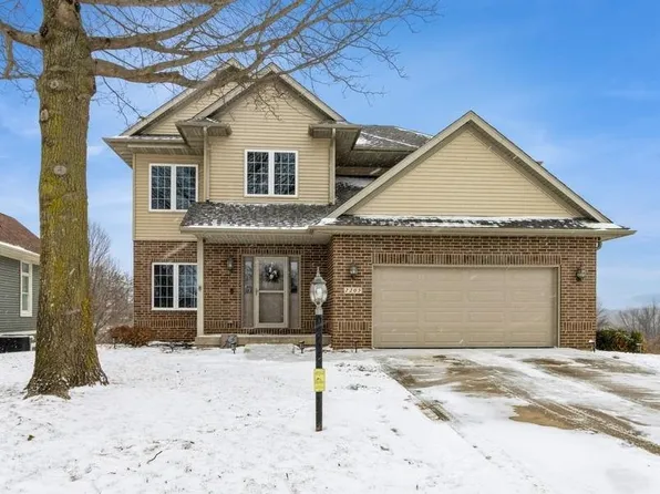 2205 Pembrokeshire Dr, Coralville, IA 52241