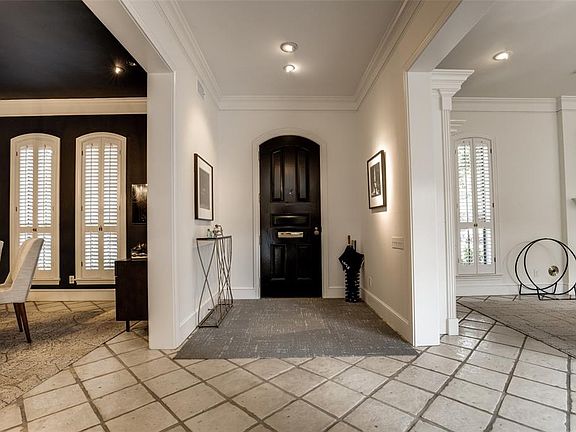 2nd image of 4940 Briarwood Pl