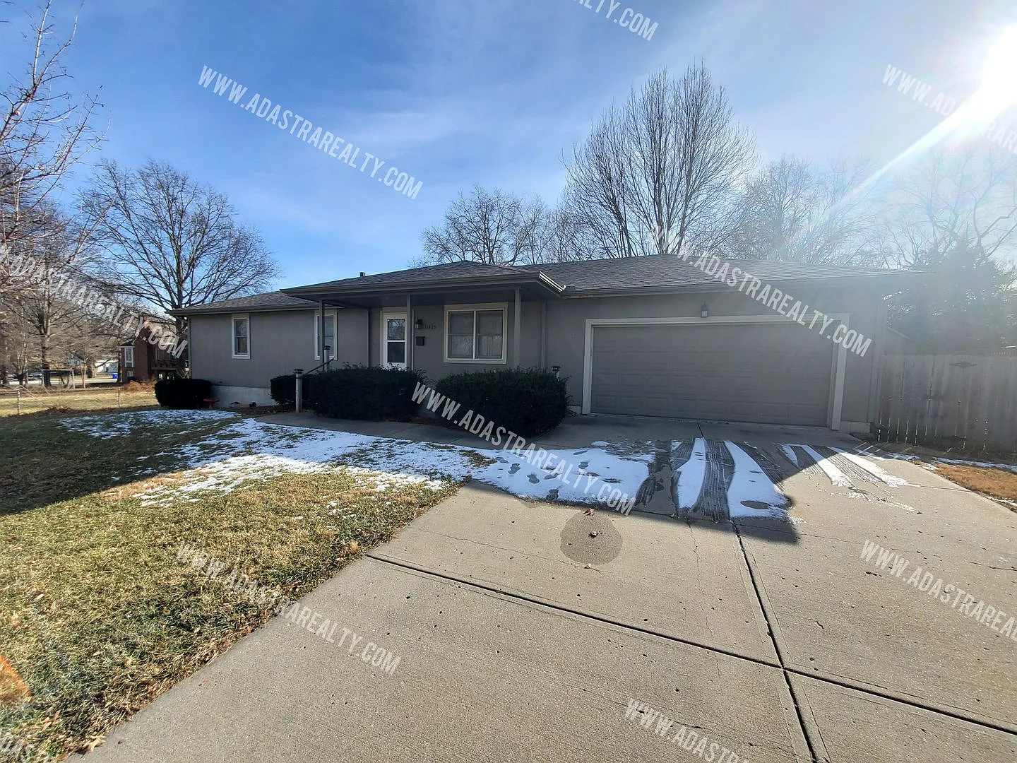 Beautiful Ranch Home In Shawnee-Available In September — Photo 2