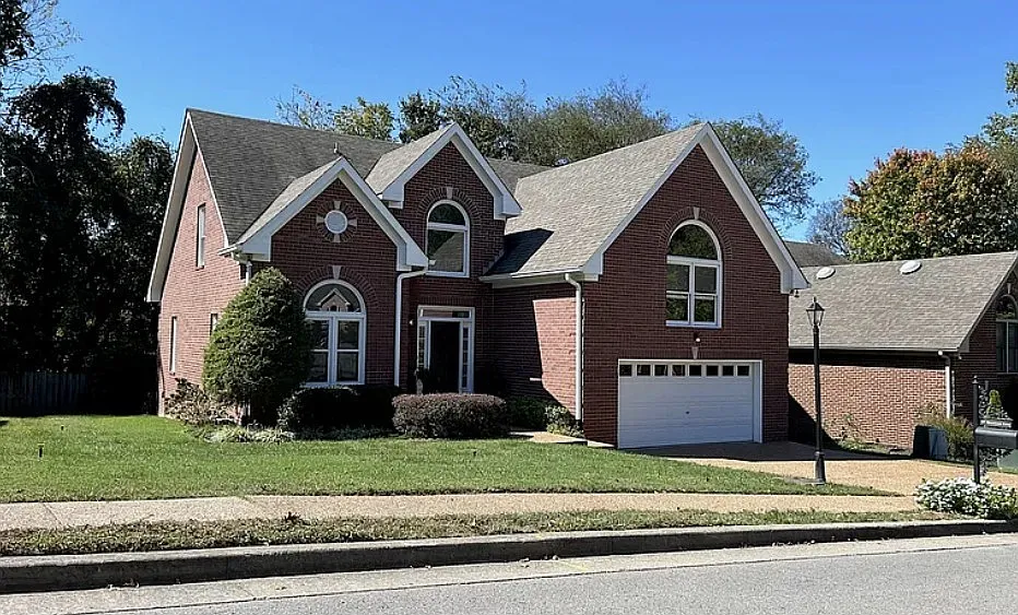 3 bed, 2.5 bath, 2548 sqft, $3,500 — Photo 2
