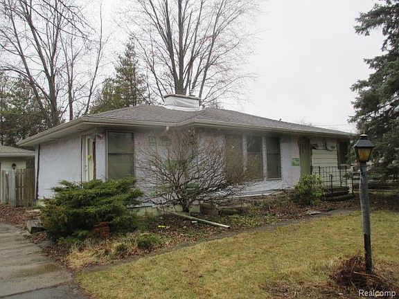 2nd image of 659 Hollywood Dr