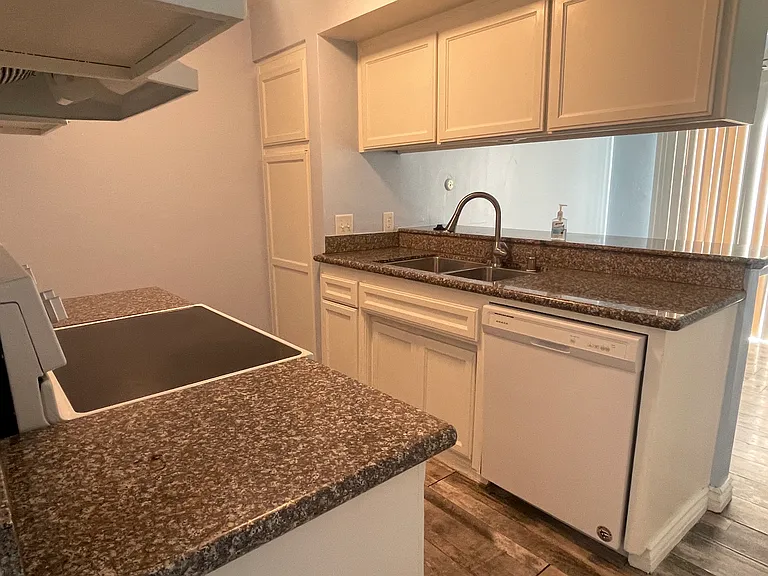 4800 Treanna Ave #6B — Photo 6