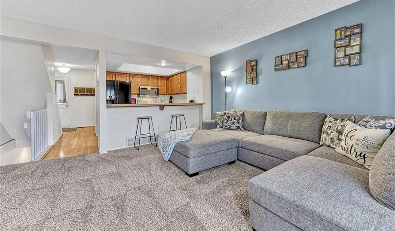 1215 Firefly Cir — Photo 2