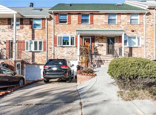 240-55 66th Ave, Douglaston, NY 11362