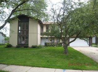 907 Blenheim Dr, Schaumburg, IL 60195