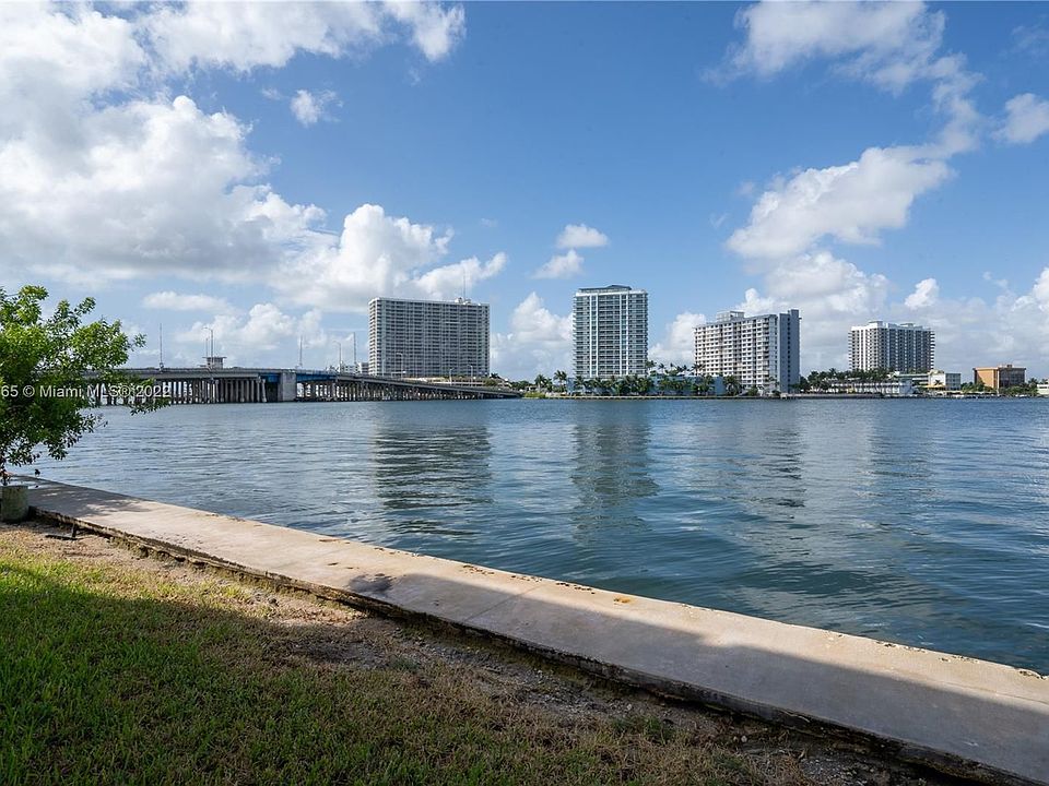 1st image of 2150 Bay Dr APT 10