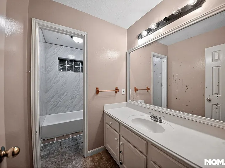 1811 Quiet Hollow Dr — Photo 9