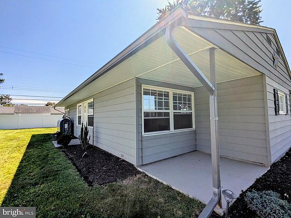 3rd image of 30 Forest Ln
