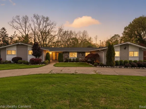 21730 Riverview Dr, Beverly Hills, MI 48025