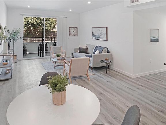 3rd image of 11408 Sarah St #301