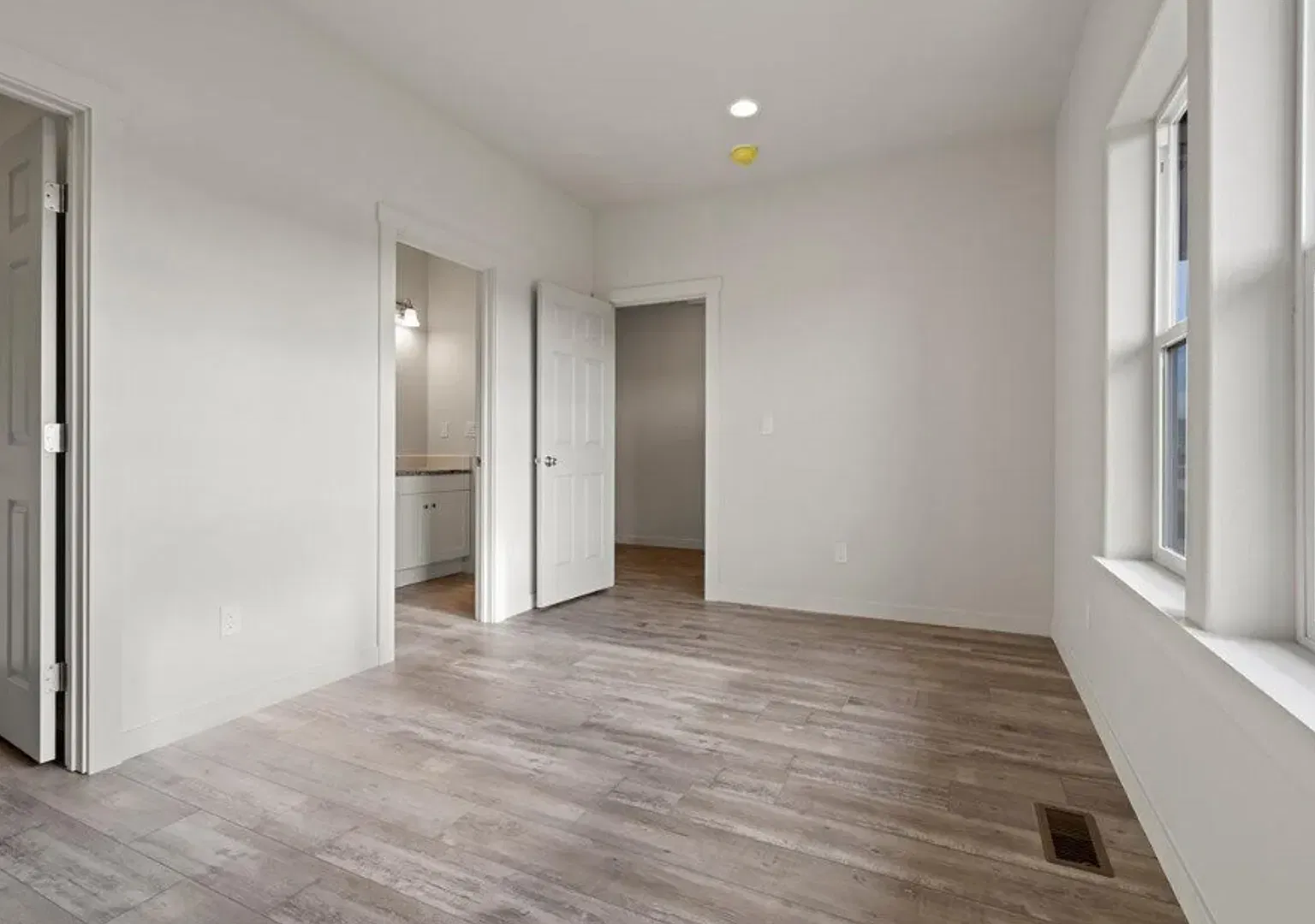 Gorgeous Modern Living In Nw Redmond!! — Photo 4