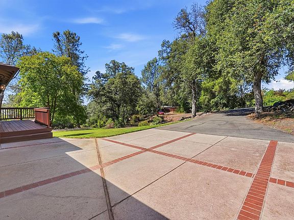5th image of 16930 Mountain View Dr