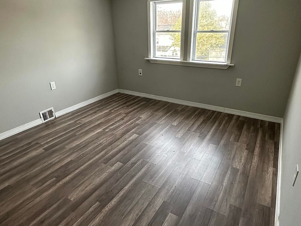 1st image of 24 3rd Ave