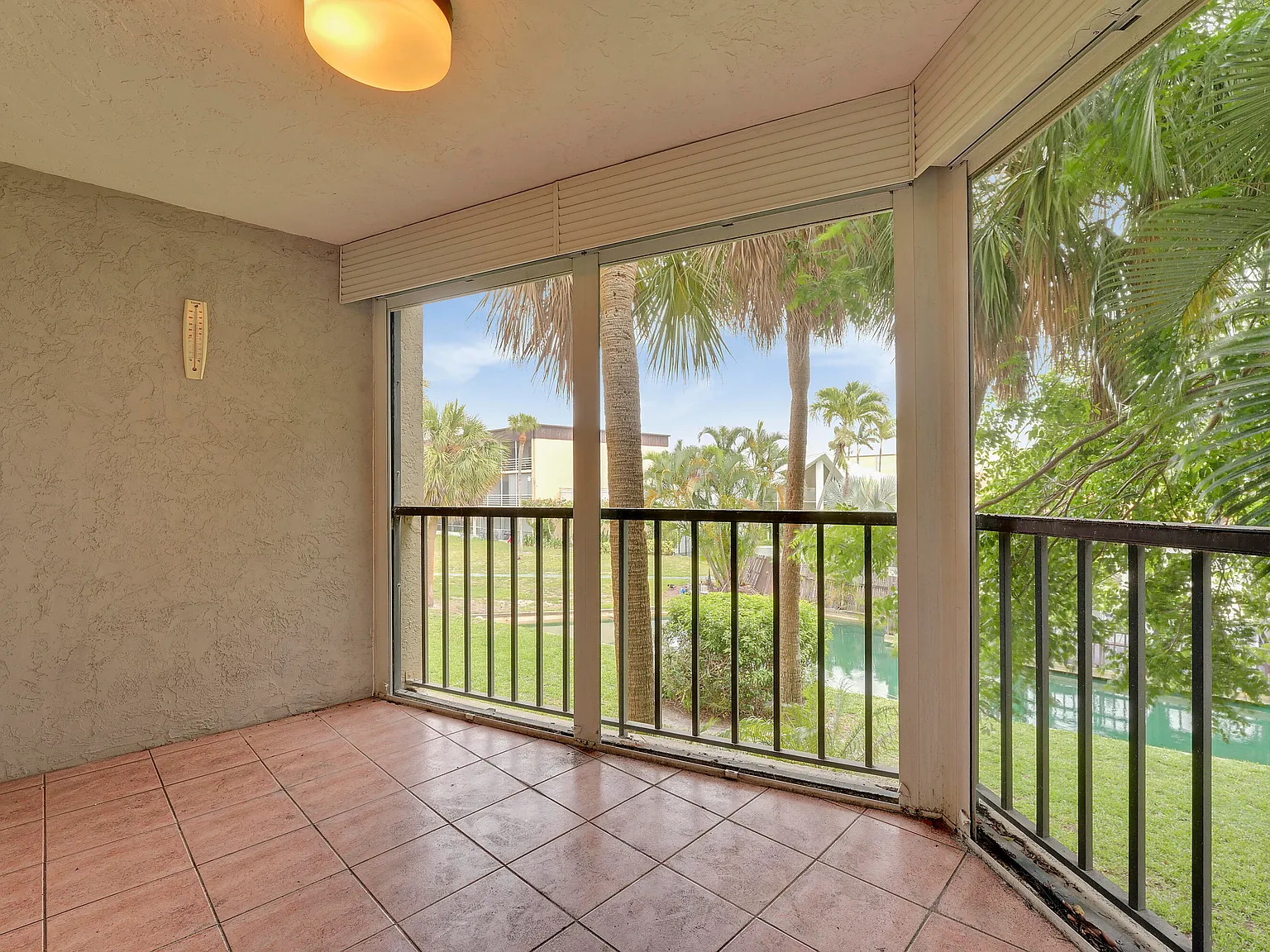 890 N Federal Hwy — Photo 2