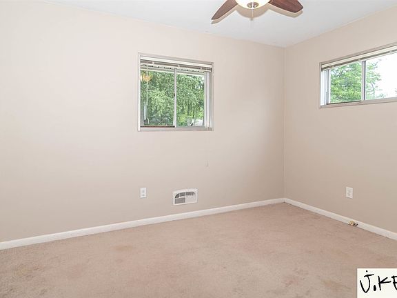 5th image of 321 Pauline Blvd
