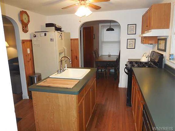 5th image of 159 Royal Pkwy E