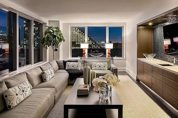 Rented by BLU Real Estate | media 7