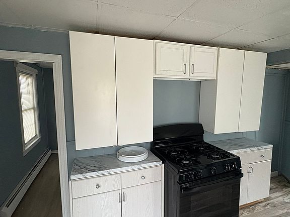 2nd image of 25 Merrick St #2