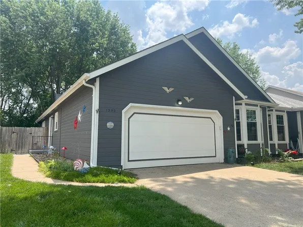 1352 N Ridge Pkwy, Olathe, KS 66061