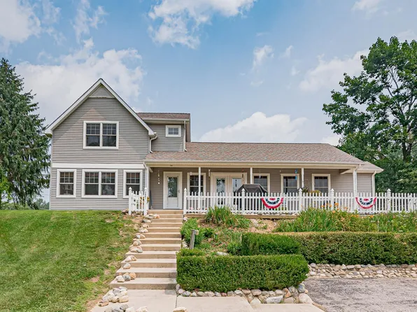 2061 E Fox Dr, Columbia City, IN 46725