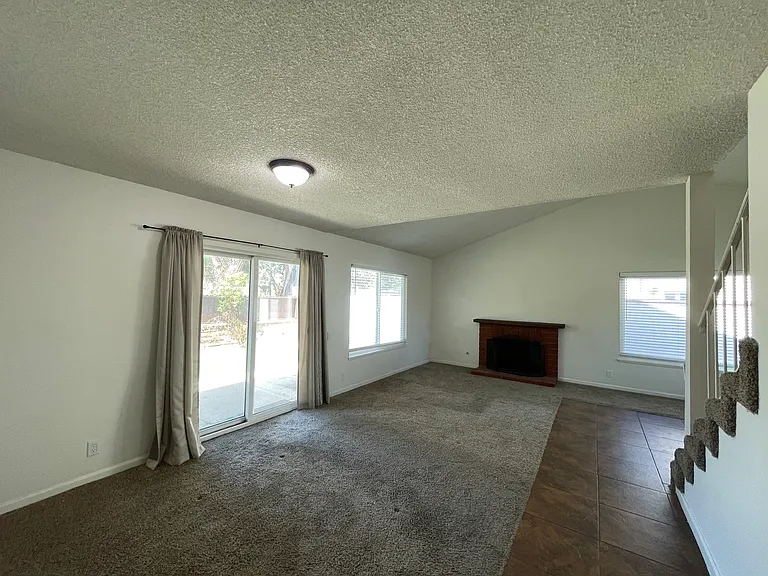 27072 Valleymont Rd — Photo 7