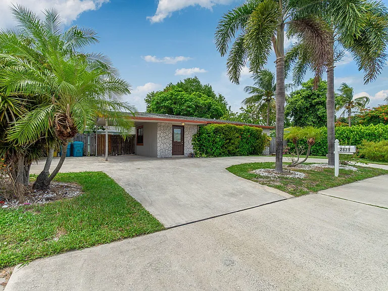 2831 N Seacrest Blvd #A — Photo 1