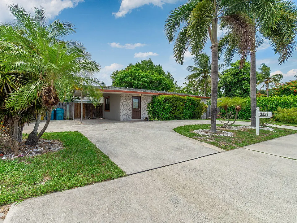 2831 N Seacrest Blvd #A