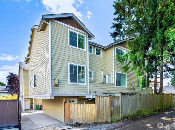 12017 32nd Avenue NE #C, Seattle, WA 98125