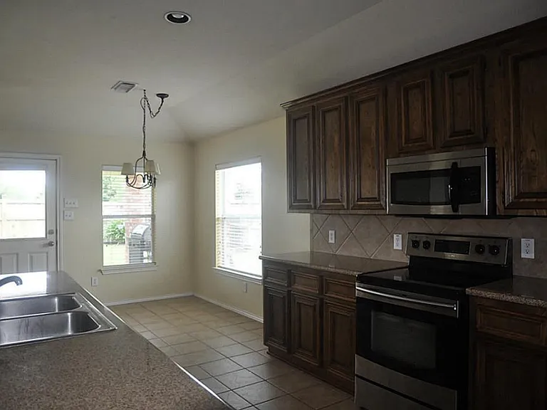 20906 Springport Ct — Photo 8