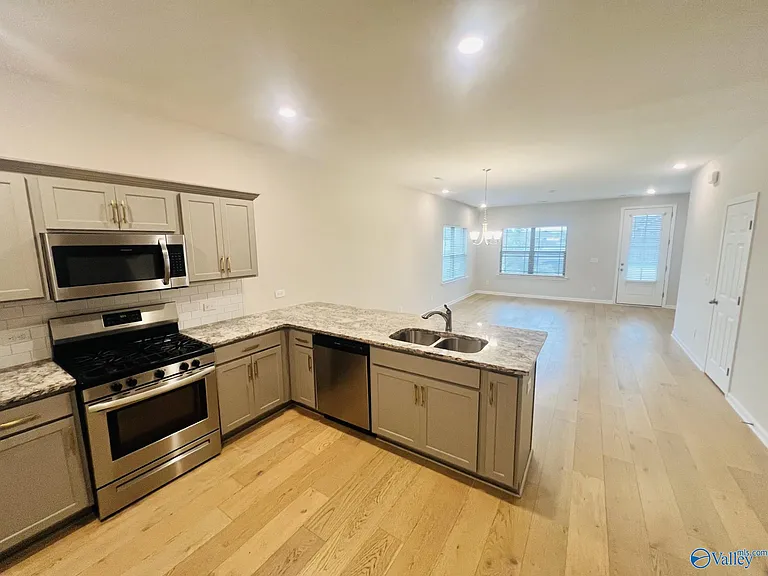 16423 Demi Dr — Photo 10