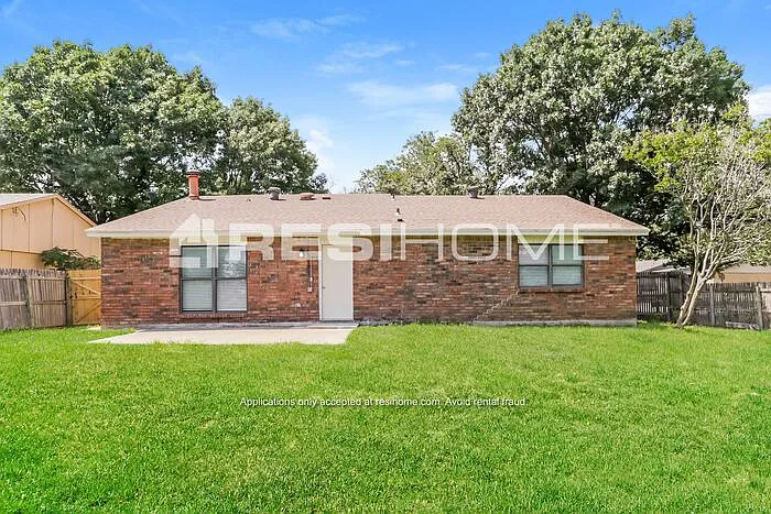 906 Fort Worth St — Photo 13