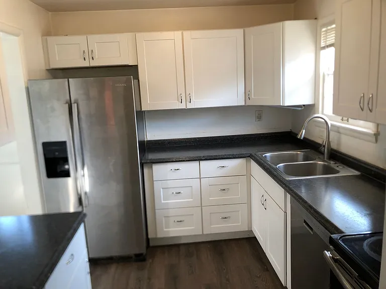 303 W Geneseo St #A — Photo 8