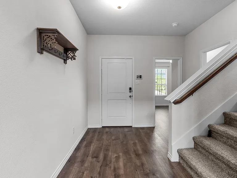606 Rawhide Way — Photo 3