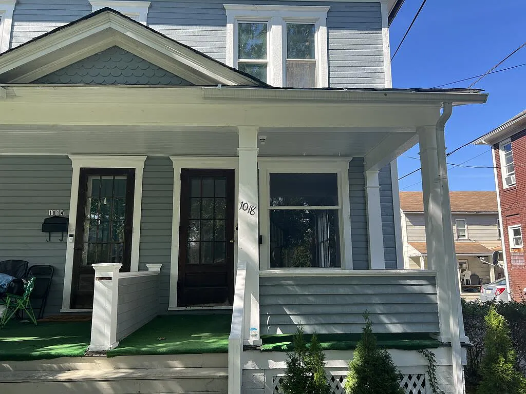 3 bed, 1.5 bath, 1688 sqft, $1,800 — Photo 2