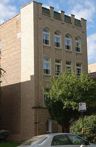 1st image of 7528 N Oakley Ave APT 2