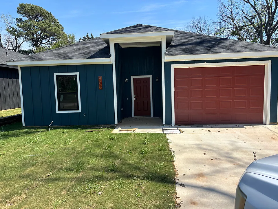 900 Layne Dr