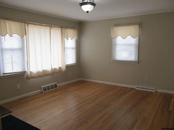 2nd image of 29 Shippey St