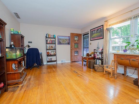 2nd image of 1127 Bennighof Ave
