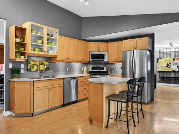 10611 152nd St NW, Edmonton, AB T5P 1Z1
