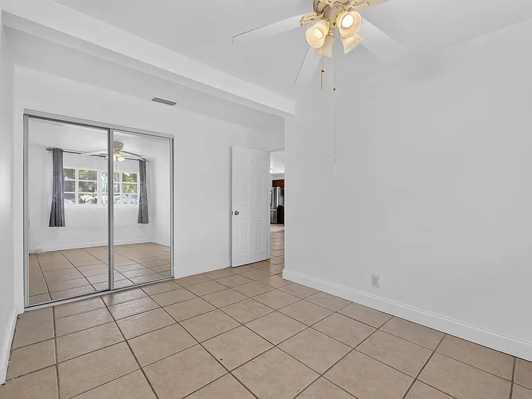 1005 E Flora St — Photo 36