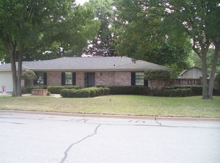 801 Mohawk Dr, Burkburnett, TX 76354