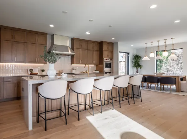 4451 S Holladay Park Ln E, Holladay, UT 84124