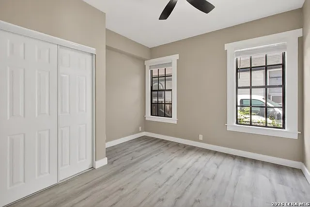 906 W Craig Pl — Photo 11